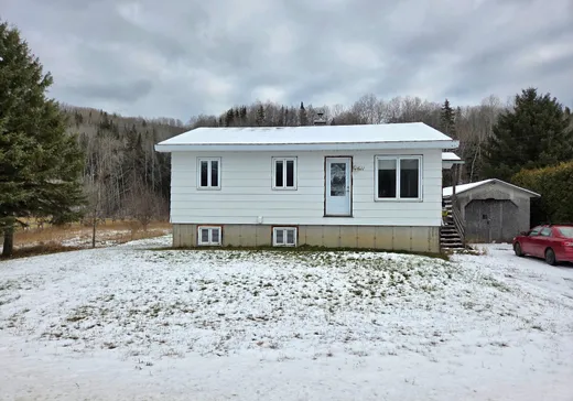 Two or more stories for sale - 611 Route 195, Matane, G0J3H0