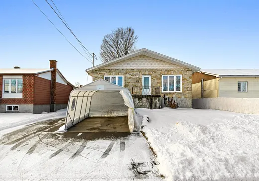 Bungalow à vendre - 328 Rue Fern, Lachute, J8H2A5