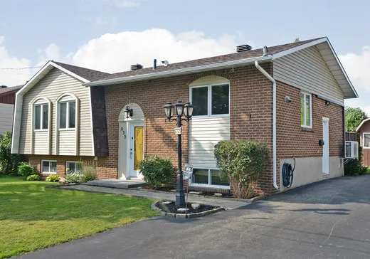 Bungalow à vendre - 833 Rue des Pionniers, Salaberry-de-Valleyfield, J6S4Z4