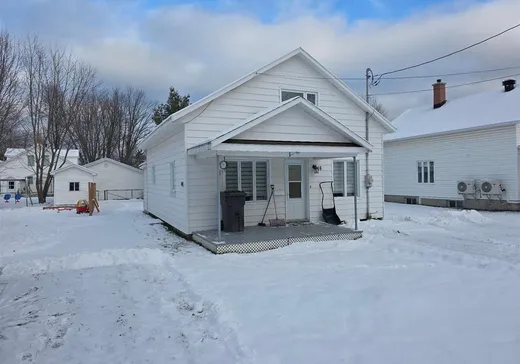 House for sale - 46 Rue St-Philippe, Témiscouata-sur-le-Lac, G0L 1E0