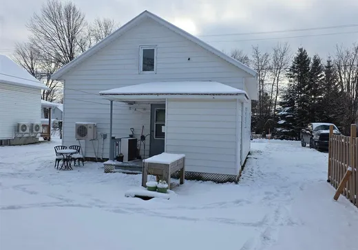 House for sale - 46 Rue St-Philippe, Témiscouata-sur-le-Lac, G0L 1E0