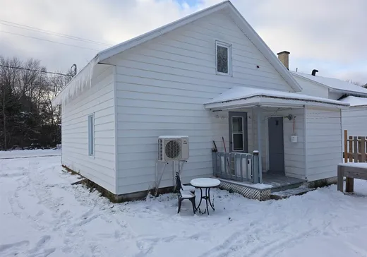 House for sale - 46 Rue St-Philippe, Témiscouata-sur-le-Lac, G0L 1E0