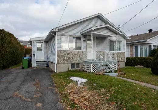 Maison à étages à vendre - 380 1re Avenue, Saint-Jean-sur-Richelieu, J2X2E7