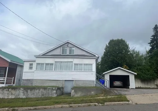 Un étage et demi à vendre - 357 Rue St-Paul, La Tuque, G9X2A3