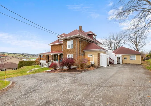 Two or more stories for sale - 680Z Av. St-Jean, Sainte-Marie, G6E1G6