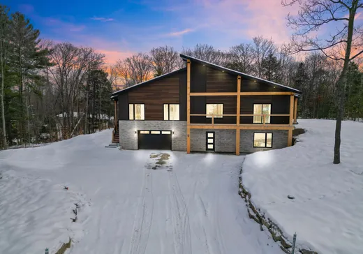 Two or more stories for sale - 9-11 Rue St-Louis, St-Hippolyte, J8A0H2