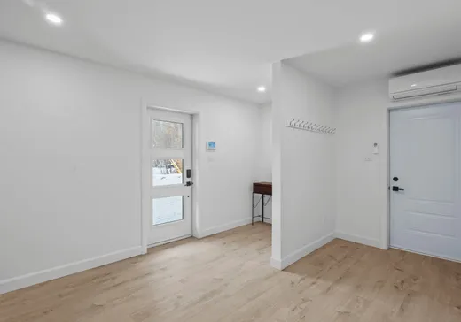 House for sale - 9-11 Rue St-Louis, St-Hippolyte, J8A 0H2