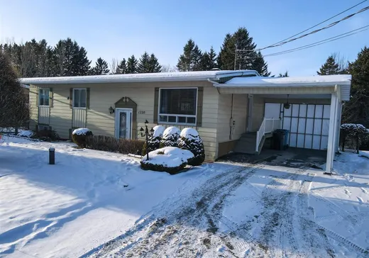 Bungalow à vendre - 1220 47e Rue N., Saint-Georges, G5Z2H8