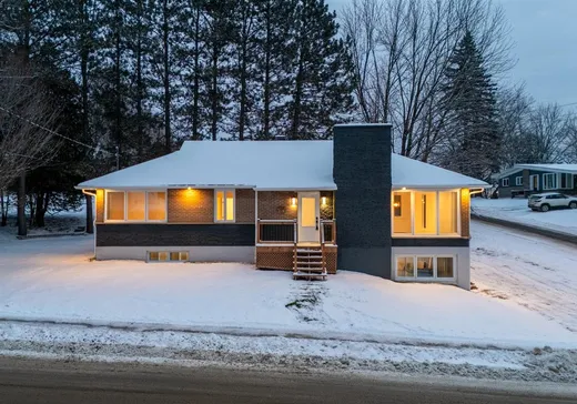 Bungalow for sale - 60 Rue Stanley, Windsor, J1S1P2