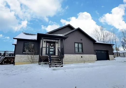 Bungalow à vendre - 13 Rue Stevens, Stanstead, J0B3E2