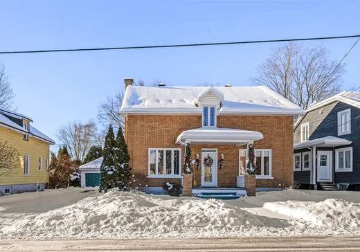 Maison à étages à vendre - 208 Rue St-Louis, Beaupré, G0A1E0