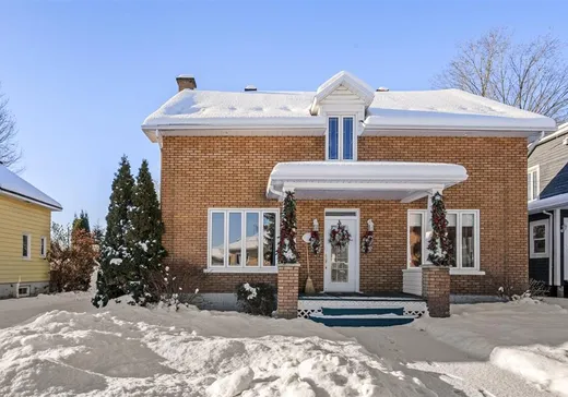 Maison à vendre - 208 Rue St-Louis, Beaupré, G0A 1E0