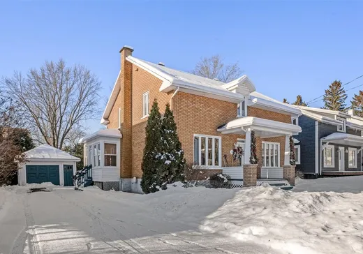 Maison à vendre - 208 Rue St-Louis, Beaupré, G0A 1E0