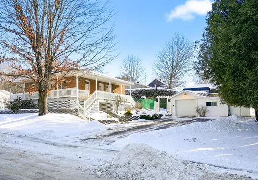 Bungalow à vendre - 64 Rue Stanley, Windsor, J1S1P2