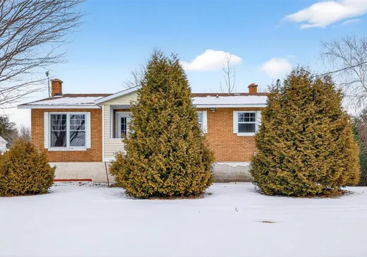 Bungalow à vendre - 2500 Ch. Tourville, St-Nicephore, J2A3Y6