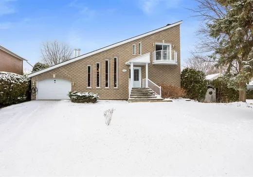 Two or more stories for sale - 2915 Rue Bellerive, Sainte-Marthe-sur-le-Lac, J0N1P0