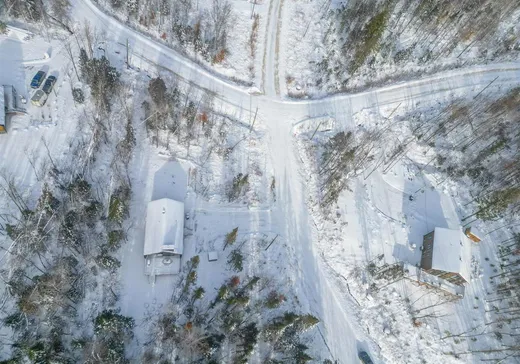 Maison à vendre - 215 Ch. des Chênes, St-Remi-D'Amherst, J0T 2L0