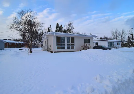 Two or more stories for sale - 3 16e Rue, Port-Cartier, G5B2G9