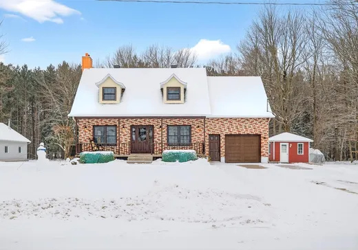 Maison à étages à vendre - 31 Rue St-Jean, Sainte-Clotilde-de-Horton, J0A1H0