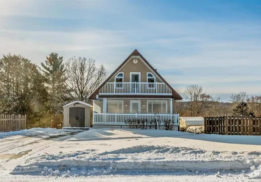 Two or more stories for sale - 62 Rue Dufresne, Windsor, J1S2H6