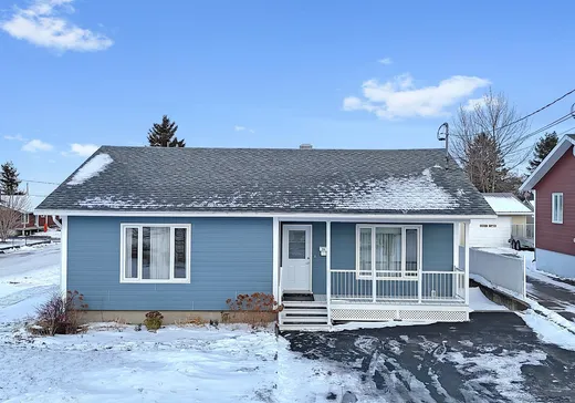 Maison à étages à vendre - 56 Rue Allard, Saint-Anaclet, G0K1H0