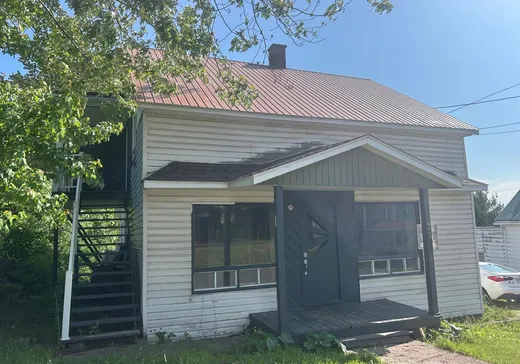 Maison à vendre - 25 Rue de la Frontière O., Témiscouata-sur-le-Lac, G0L 2B0