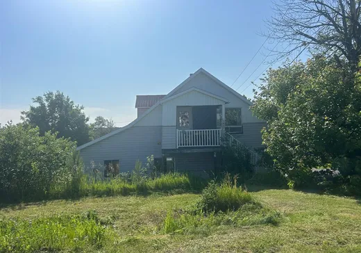 Maison à vendre - 25 Rue de la Frontière O., Témiscouata-sur-le-Lac, G0L 2B0