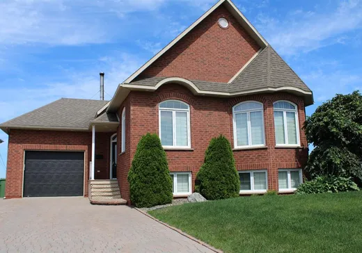 Bungalow for sale - 86 Rue De Chauffailles, Rivière-du-Loup, G5R4E1