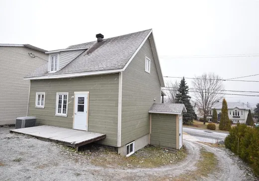 Maison à vendre - 2460 Rue Commerciale S., Témiscouata-sur-le-Lac, G0L 1X0