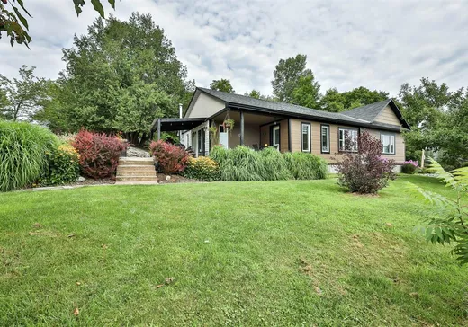 Bungalow à vendre - 110 Rue Rollin, Val-des-Monts, J0X2L0
