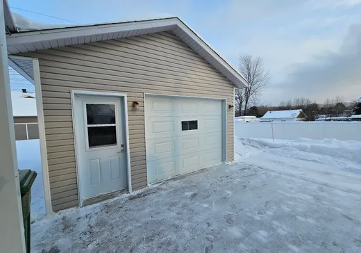 Maison à vendre - 1023 Rue du Boulevard, Saguenay, G7N 1J3