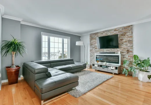 House for sale - 330 Rue de la Sève, Sainte-Marthe-sur-le-Lac, J0N 1P0