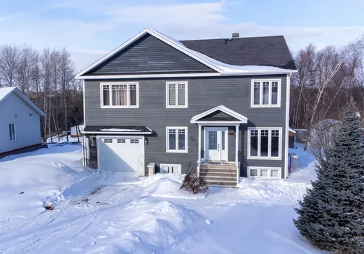 Two or more stories for sale - 1476 Rue Shefford, Bromont, J2L1E4