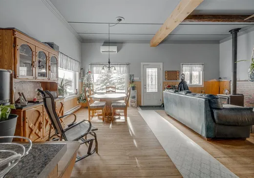 Maison à vendre - 2330 Route 352, Saint-Stanislas-de-Champlain, G0X 3E0