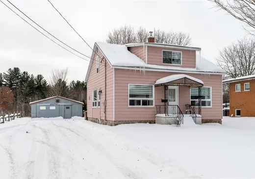 Maison à étages à vendre - 2521 Boul. Mercure, Drummondville, J2A1G8