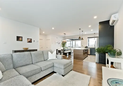 Maison à vendre - 586 Rue du Noisetier, Granby, J2H 0E8