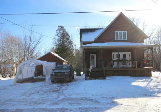 Two or more stories for sale - 46 Rue de l'Ecluse, St-Apollinaire, G0S2E0