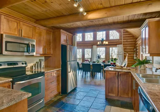 House for sale - 973 Ch. des Pionniers, Mont-Tremblant, J0T 1H0