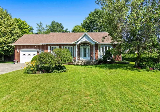 Bungalow for sale - 10 Rue Janick, Brownsburg-Chatham, J8G1P3