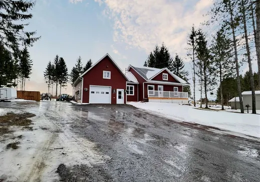 House for sale - 7055 Rue Salaberry, Lac-Mégantic, G6B 1K4