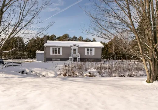 Maison à vendre - 1827 Rue Principale, Lawerenceville, J0E 1W0