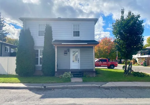 Maison à vendre - 38 Rue Hamelin, Lachute, J8H 2X3