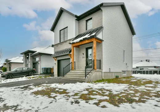 Two or more stories for sale - 3245 Rue Laurin, Sainte-Marthe-sur-le-Lac, J0N1P0