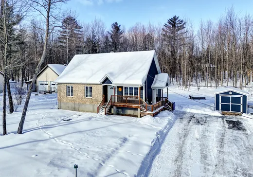 Two or more stories for sale - 332 Rue Russell, Sainte-Sophie, J5J1C3