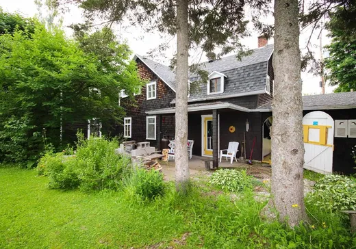 Two or more stories for sale - 75 Ch. des Falaises, La Malbaie, G5A1T6