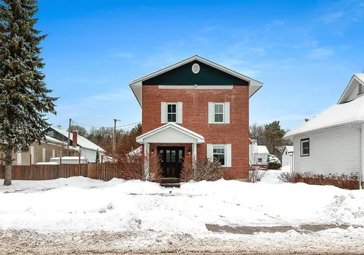 Maison à étages à vendre - 417 Rue Main, Shawville, J0X2Y0