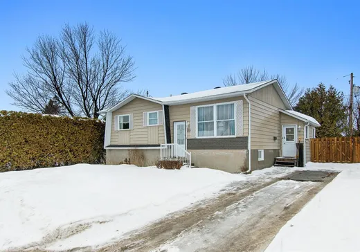 Maison à vendre - 115 Rue Kenny, Lachute, J8H 4A4