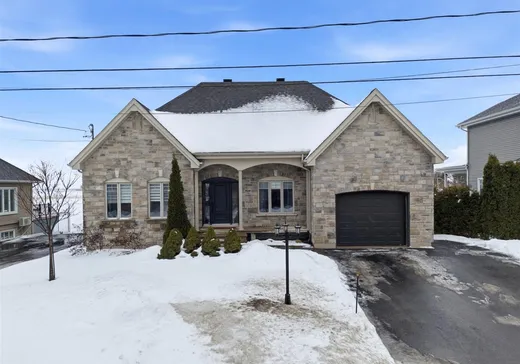 Bungalow à vendre - 200 Rue Tremblay, St-Simon-De-Bagot, J0H1Y0