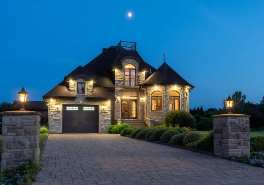 Maison à vendre - 251 Rue des Oeillets, Mont-Laurier, J9L 3G3