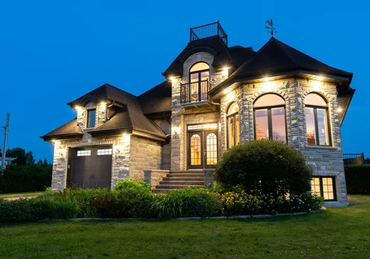 Maison à vendre - 251 Rue des Oeillets, Mont-Laurier, J9L 3G3